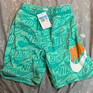 Brand new tag still on Nike boys size medium shorts